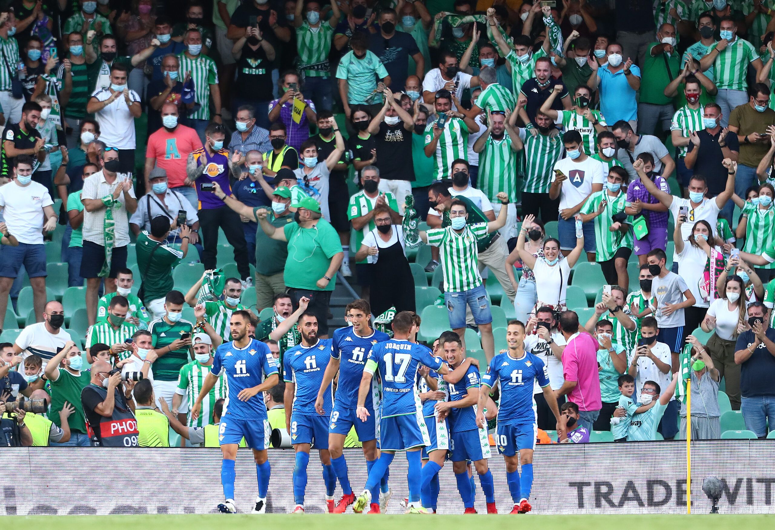 Los jugadores del Real Betis celebran uno de los goles del encuentro / Imagen: UEFA.COM