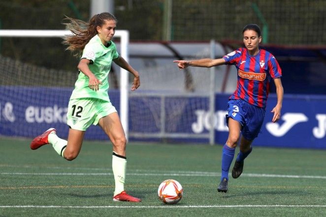 Oguiza y Queralt en un instante del choque. Fuente: web de la SD Eibar.