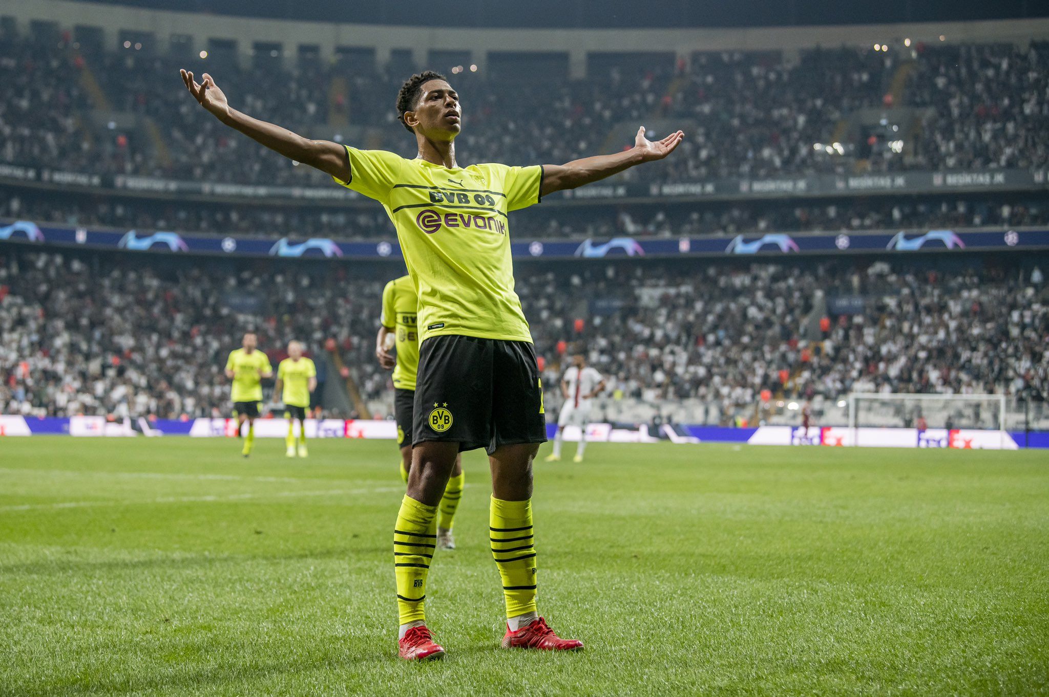 Besiktas 1-2 Borussia Dortmund: Jude Bellingham se exhibió y anotó en el difícil triunfo de los alemanes. Fuente: (@BVB).