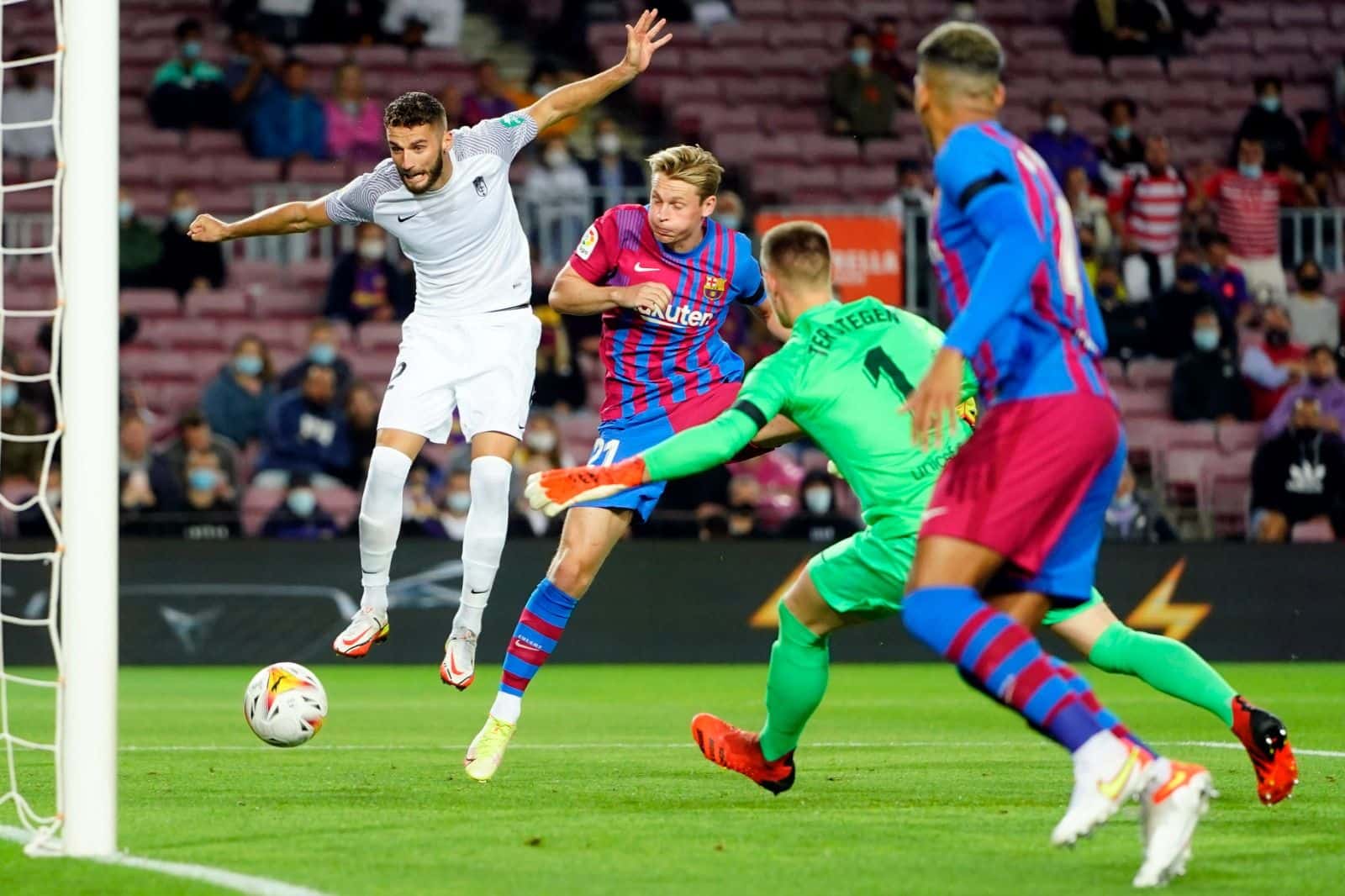Domingos Duarte marcando gol en el Nou Camp