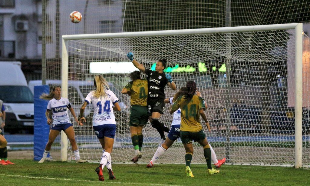 El Real Betis Féminas y el UDG Tenerife Egatesa empatan en la cuarta jornada de liga. | @UDGTenerife