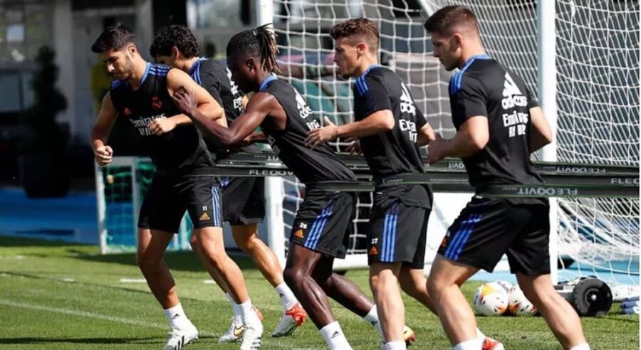 Marco Asensio, Eduardo Camavinga, Antonio Blanco y Luka Jovic en un entrenamiento como jugadores del Real Madrid Club de Fútbol. Foto: Real Madrid Club de Fútbol.