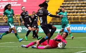 BOGOTÁ COLOMBIA, 01-09-2021: La Equidad y el Deportivo Cali en partido de ida por la semifinal como parte de la Liga Femenina BetPlay DIMAYOR 2020 jugado en el estadio Metropolitano de Techo Bogotá / La Equidad and Deportivo Cali in the first leg for the semifinal as part of the BetPlay DIMAYOR 2020 Women's League played at the Metropolitan of Techo Stadium in Bogotá.