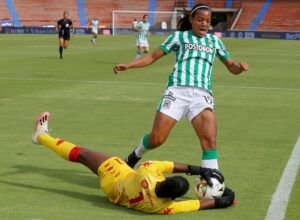 MEDELLIN - COLOMBIA, 01-09-2021: Atlético Nacional e Independiente Santa Fe en partido por la semifinal ida como parte de la Liga Femenina BetPlay DIMAYOR 2021 jugado en el estadio Atanasio Girardot de la ciudad de Medellín. / Atletico Nacional and Independiente Santa Fe in match for the first leg semifinal as part of the BetPlay DIMAYOR 2021 Women’s League played at Atanasio Girardot stadium in Medellín city. Photo: VizzorImage / Donaldo Zuluaga / Cont