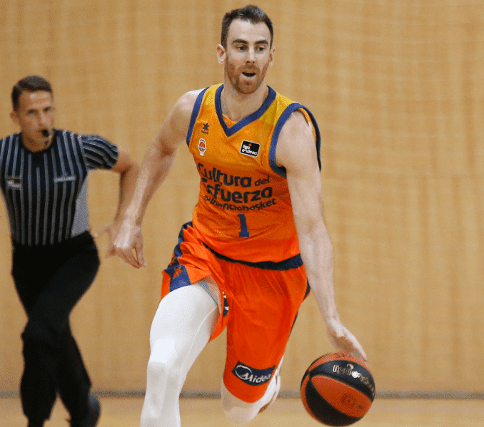 Víctor Claver en el partido de pretemporada contra el BAXI Manresa. Fuente: M.A. Polo (VBC).