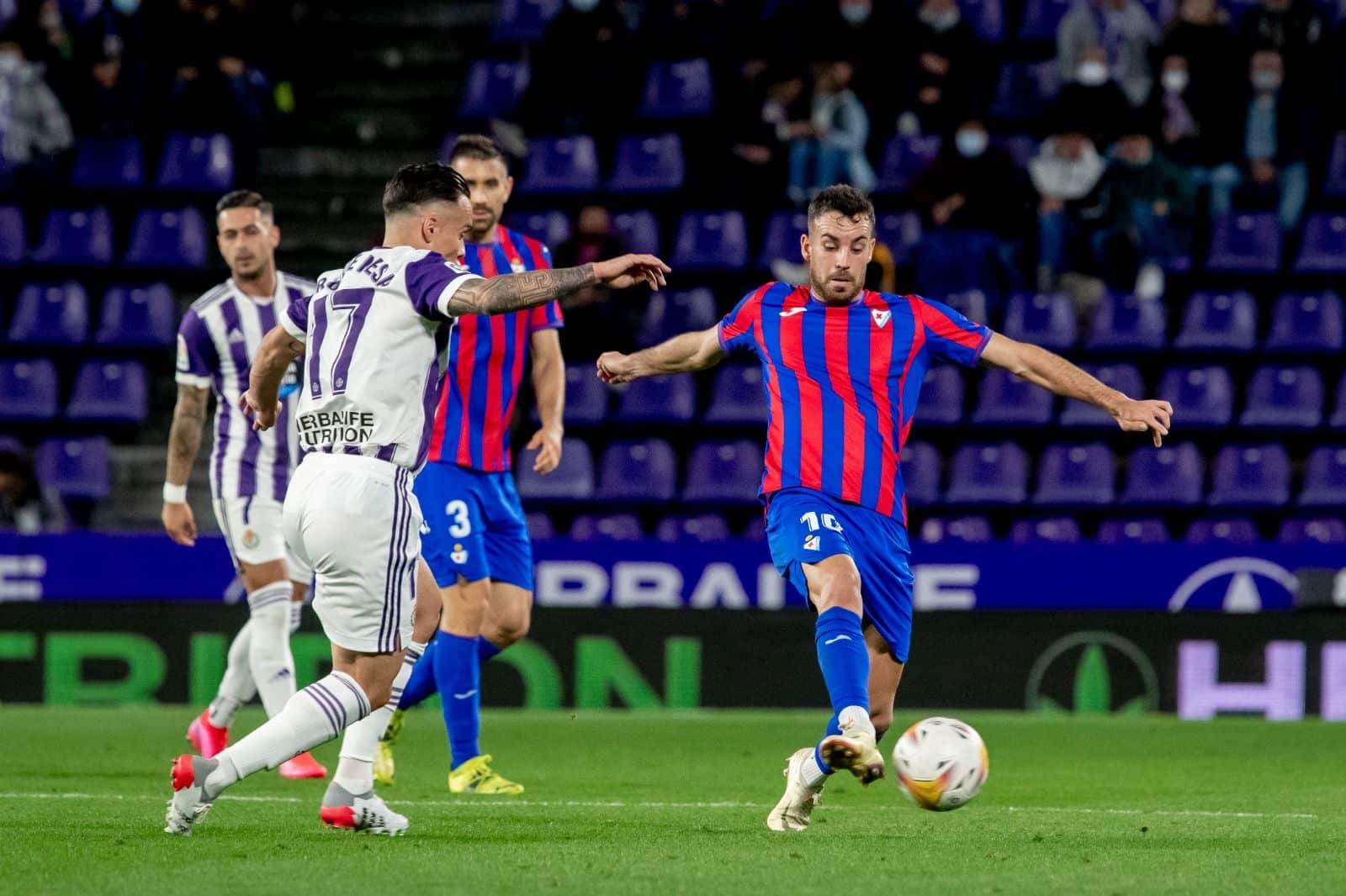 El Valladolid se llevó un duelo clave en la lucha por el ascenso. Imagen: @SDEibar