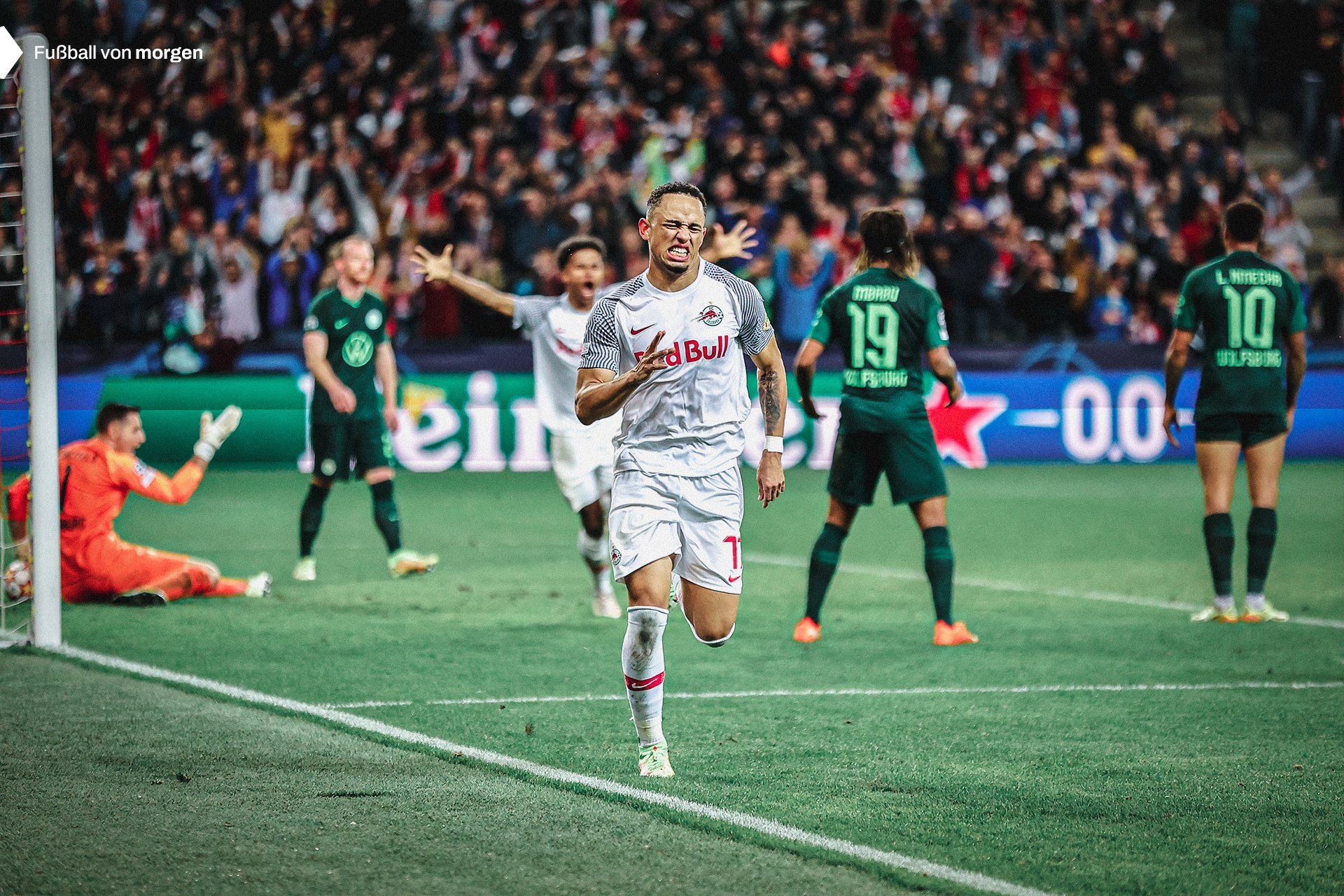 Salzburgo 3-1 Wolfsburgo: El doblete de Okafor acerca a los 'toros' a octavos de la Champions. Fuente: (@RedBullSalzburg)