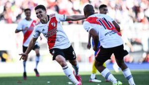 Julián Álvarez, autor de los dos goles de River.