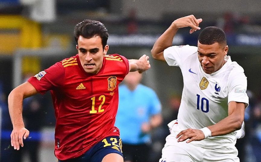 Eric García con Kylian Mbappé