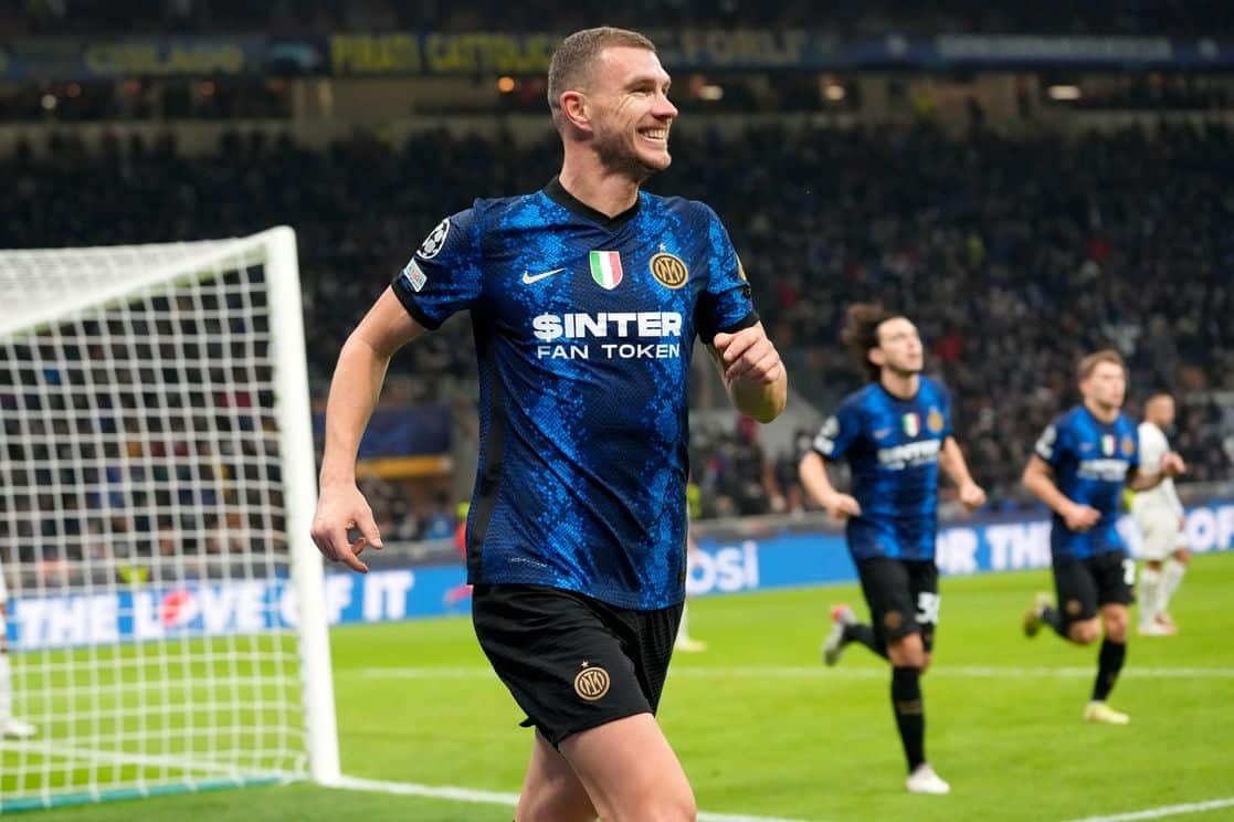 Inter 2-0 Shakhtar Donetsk: Edin Dzeko anotó su gol °50 en torneos UEFA para llevar a los 'neroazzurros' a la siguiente ronda. Fuente: (@UEFA).