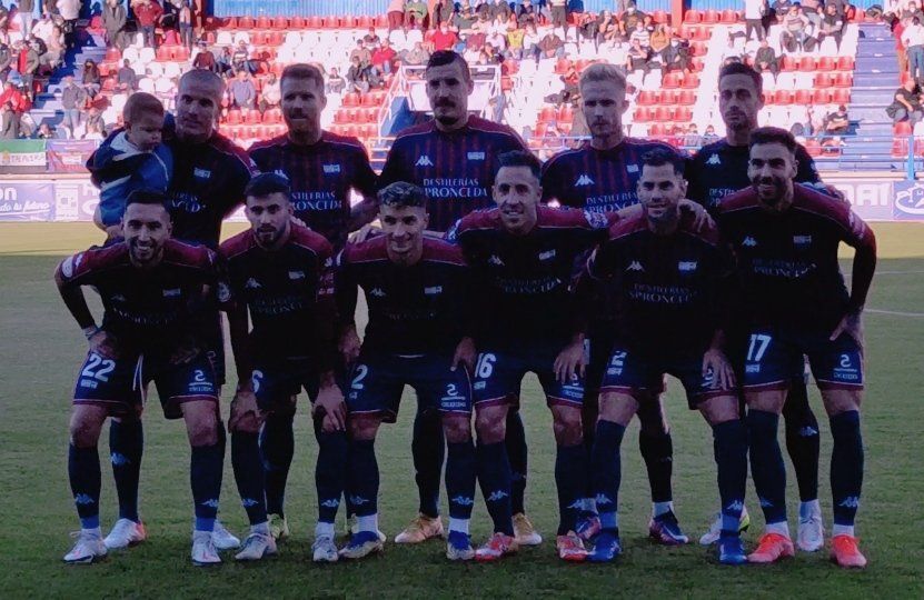 Once inicial del Extremadura en el último partido frente al DUX Internacional de Madrid