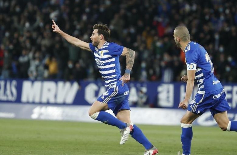 Sergi Enrich celebra un gol con la Ponferradina