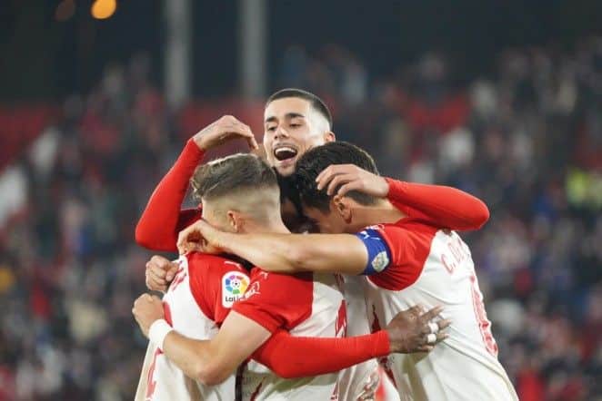 Jugadores de la UD Almería celebran un gol en el Estadio de los Juegos Mediterráneos (www.udalmeriasad.com)