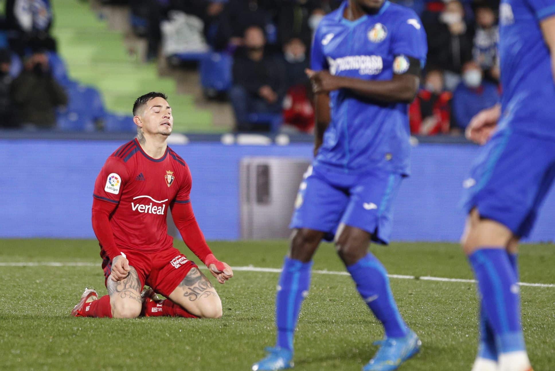Chimy Ávila se lamenta después de chutar fuera | Foto: @CAOsasuna