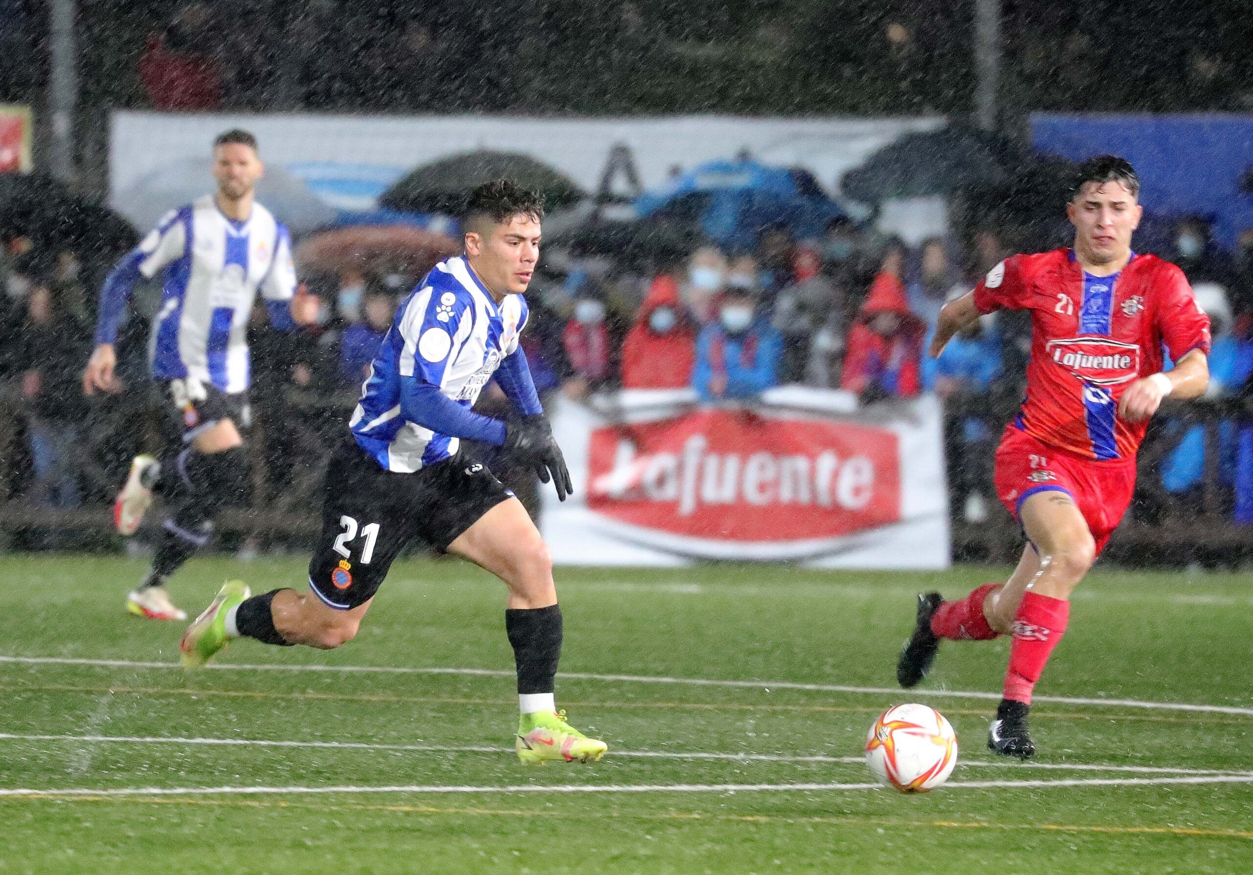 Loren da el pase ante un guerrillero Solares
