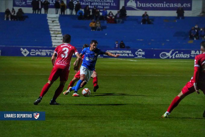 Imagen de un lance del encuentro. Fuente: @Linares_Dptvo