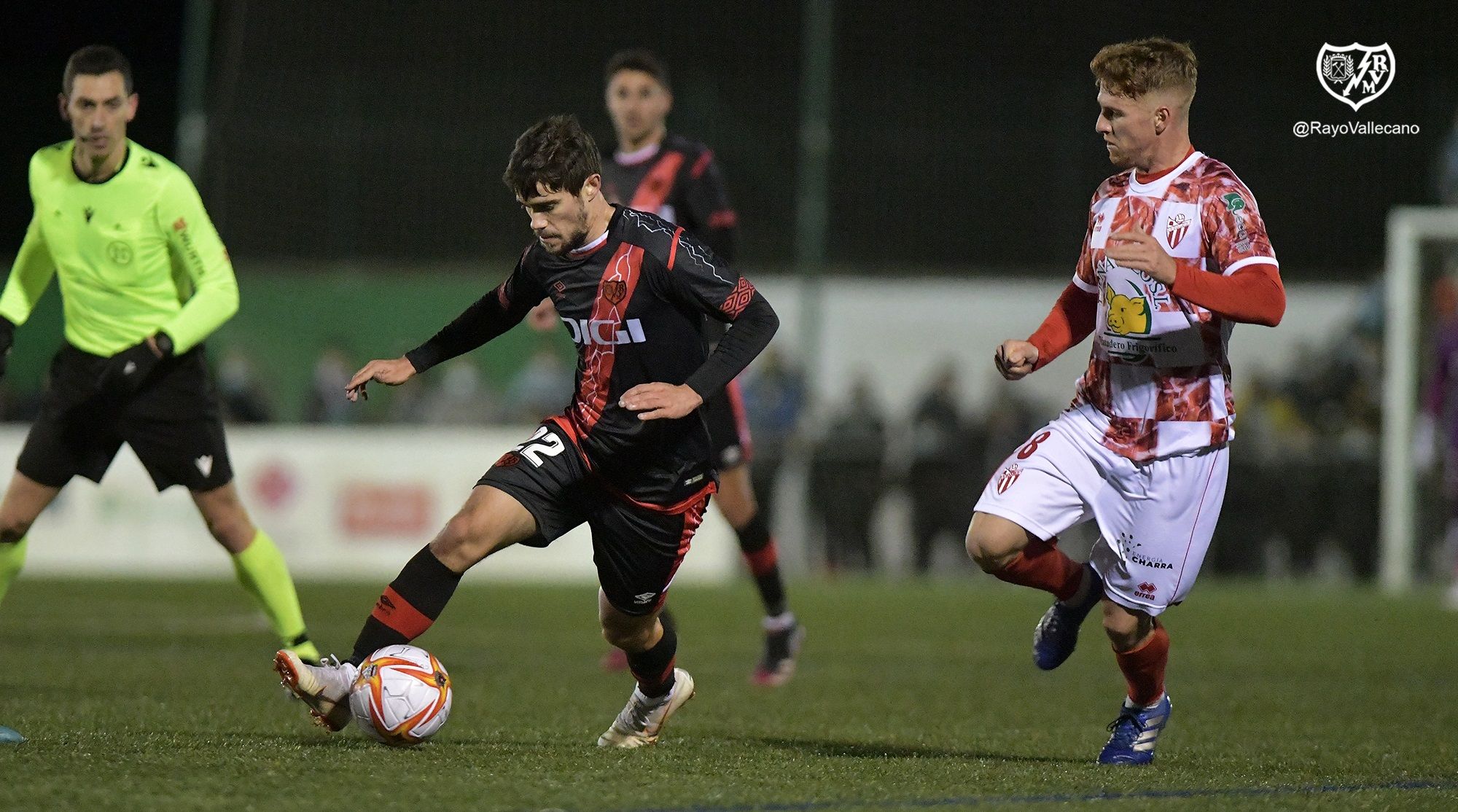 El Rayo salva los muebles en los penaltis