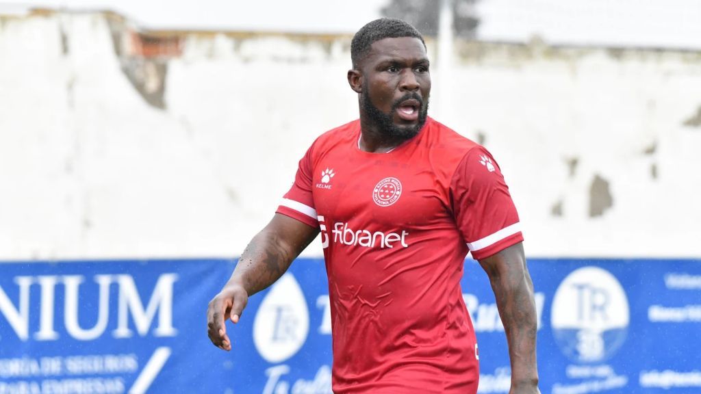 Drenthe en un encuentro con el Racing Murcia. Fuente Racing Murcia