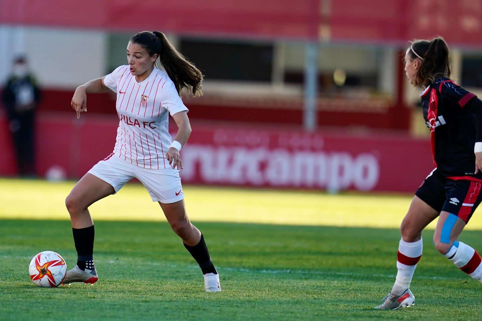 Imagen de un lance del juego. Fuente: @SevillaFC_Fem