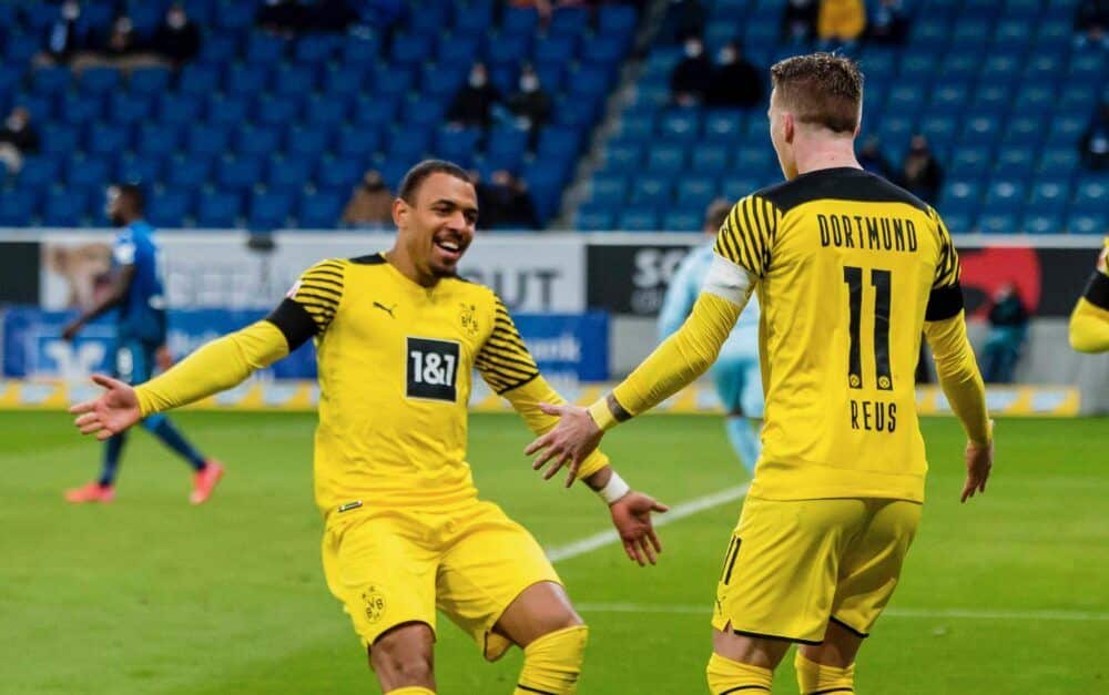 Malen y Reus celebrando el segundo gol del encuentro. Via:@BVB