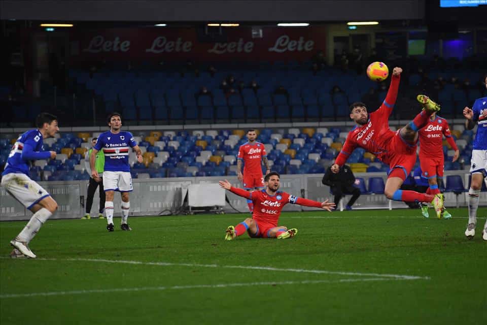 Napoli 1-0 Sampdoria: Tras dos partidos sin ganar, los napolitanos suman de a tres para no despegarse en lo alto. Fuente: (@sscnapoli).