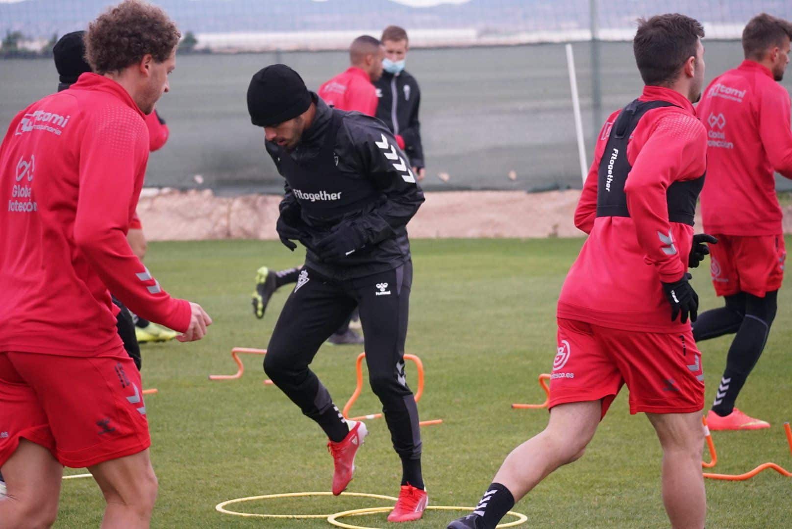 Sergiu Popovici durante una sesión de entrenamiento. Foto: @realmurciacfsad
