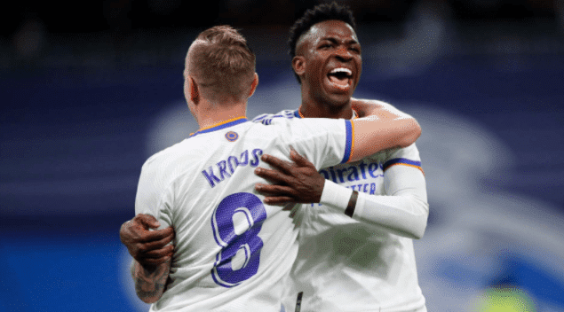 Vinicius Jr. anotó un doblete siendo el mejor junto a Benzema. Fuente: Real Madrid.