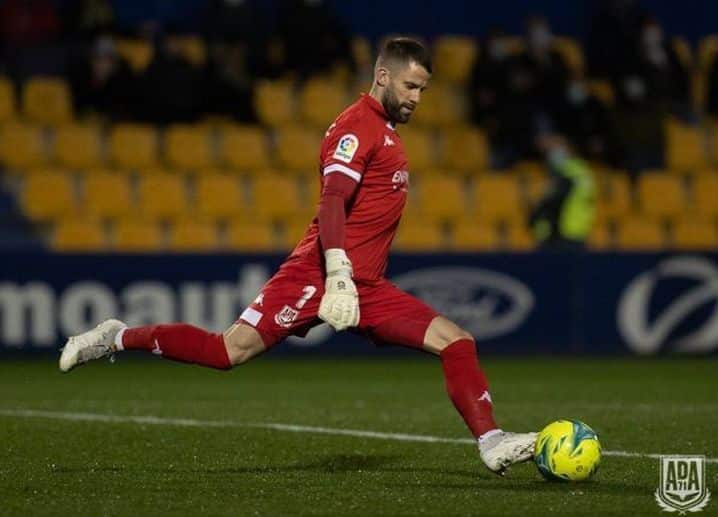 Dani Jiménez en un partido con el Alcorcón