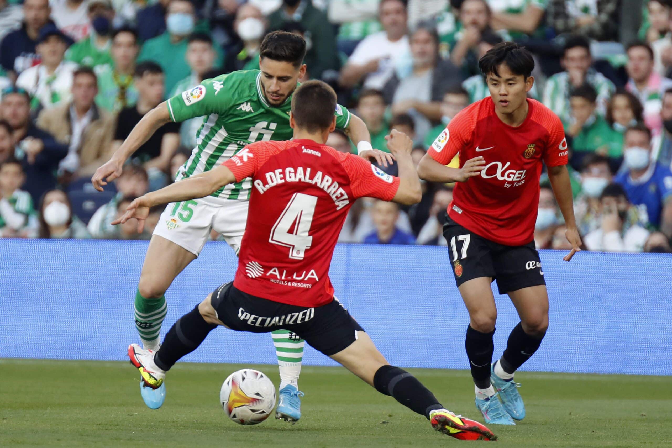 Álex Moreno, Ruiz de Galarreta y Kubo en el encuentro de hoy. / @RealBetis