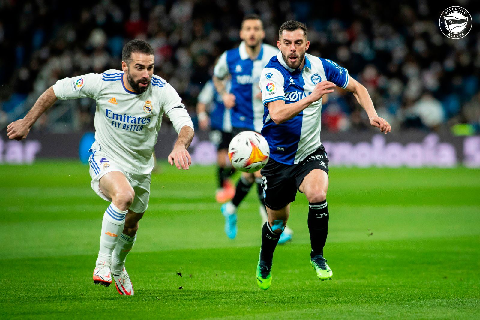 Primera parte con poco fútbol en el Santiago Bernabéu. Fuente: @Alaves