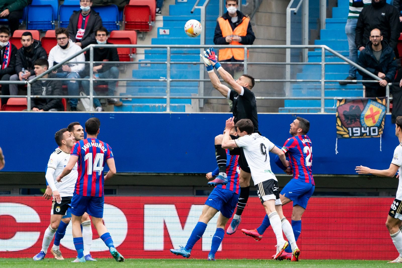 El Eibar no afloja ante un flojo Burgos
