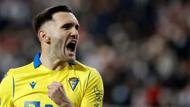 Lucas Pérez ya marca con el Cádiz