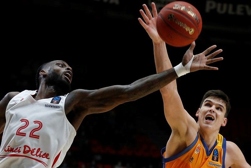 Jaime Pradilla destacó en los peores momentos de su equipo. Foto del partido de la primera vuelta en la Fonteta. Fuente: M.A. Polo (VBC).