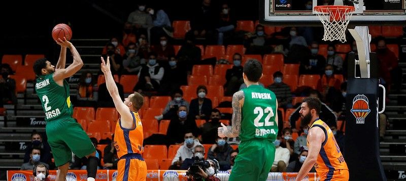 Imágenes del partido de ida en la Fonteta. Fuenta: M.A. Polo (VBC).