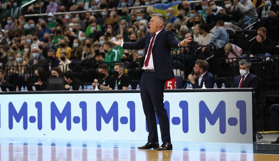KAUNAS, LITHUANIA - MARCH 11: Sarunas Jasikevicius, Head Coach of FC Barcelona in action during the Turkish Airlines EuroLeague Regular Season Round 29 Zalgiris Kaunas and FC Barcelona at Zalgirio Arena on March 11, 2022 in Kaunas, Lithuania. (Photo by Alius Koroliovas/Euroleague Basketball via Getty Images)