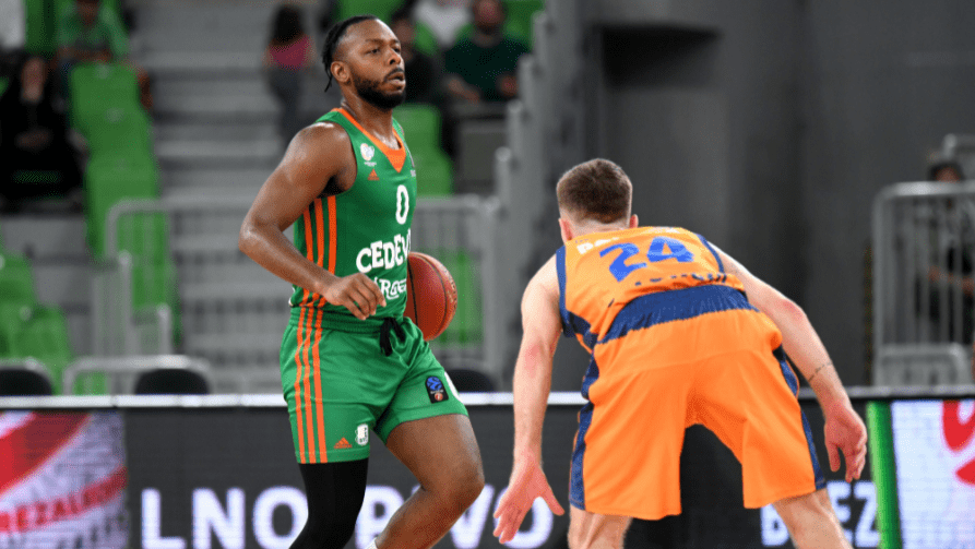 Jacob Pullen atacando a Martin Hermannsson. Fuente: Cedevita Olimpija Ljubljana