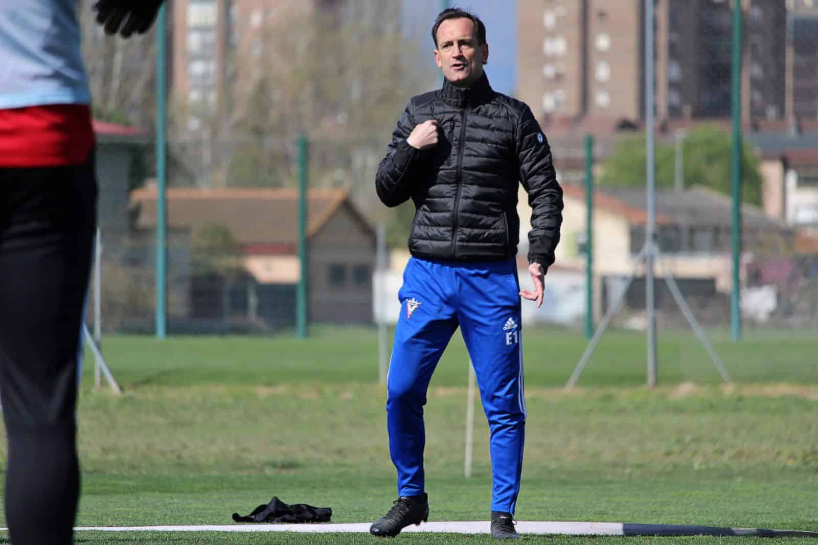 Joseba Etxebarría en un entrenamiento con el CD Mirandés