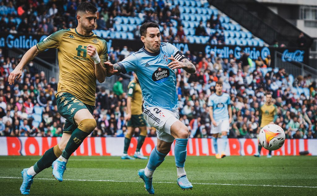 Hugo Mallo en un partido frente al Betis