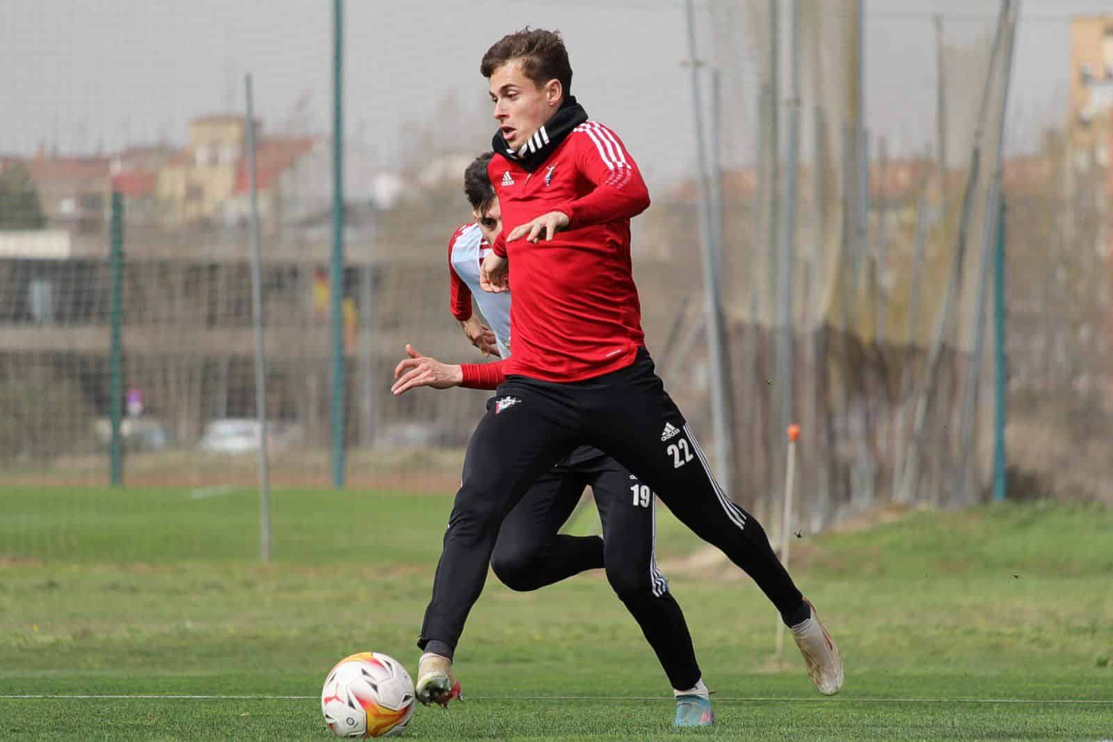 Riquelme en un entrenamiento con el CD Mirandés