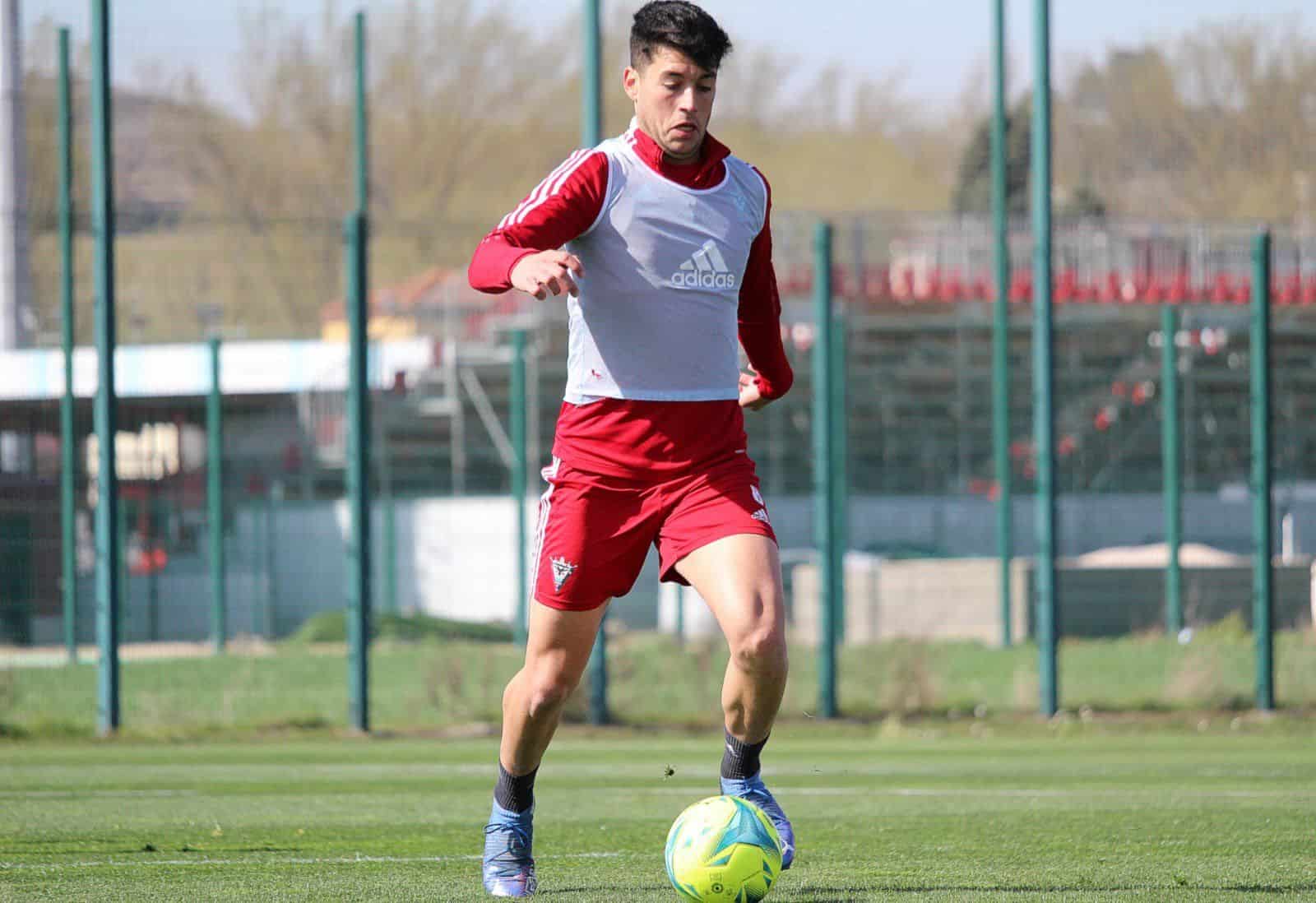 Meseguer en un entrenamiento con el CD Mirandés (Foto: CD Mirandés)