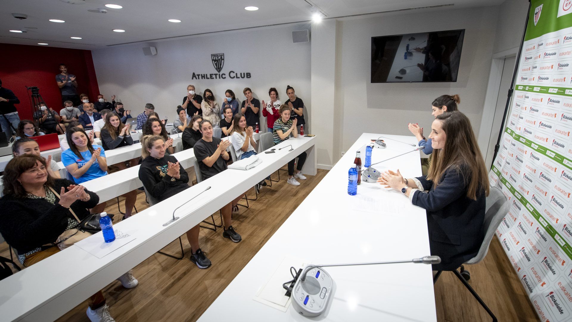 Sophie Istillart, el día del anuncio de su retirada | Fuente: Athletic Club de Bilbao