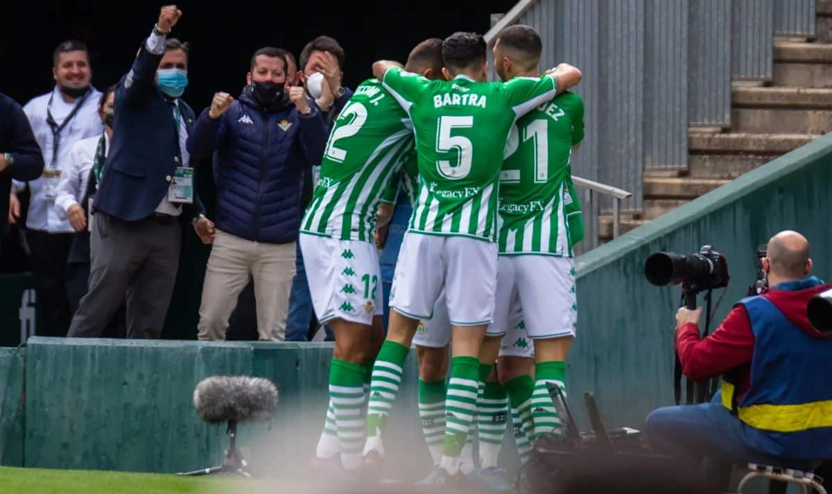 El Betis celebrando uno de los 4 goles que le endoso al Osasuna la pasada jornada (Foto: Real Betis)