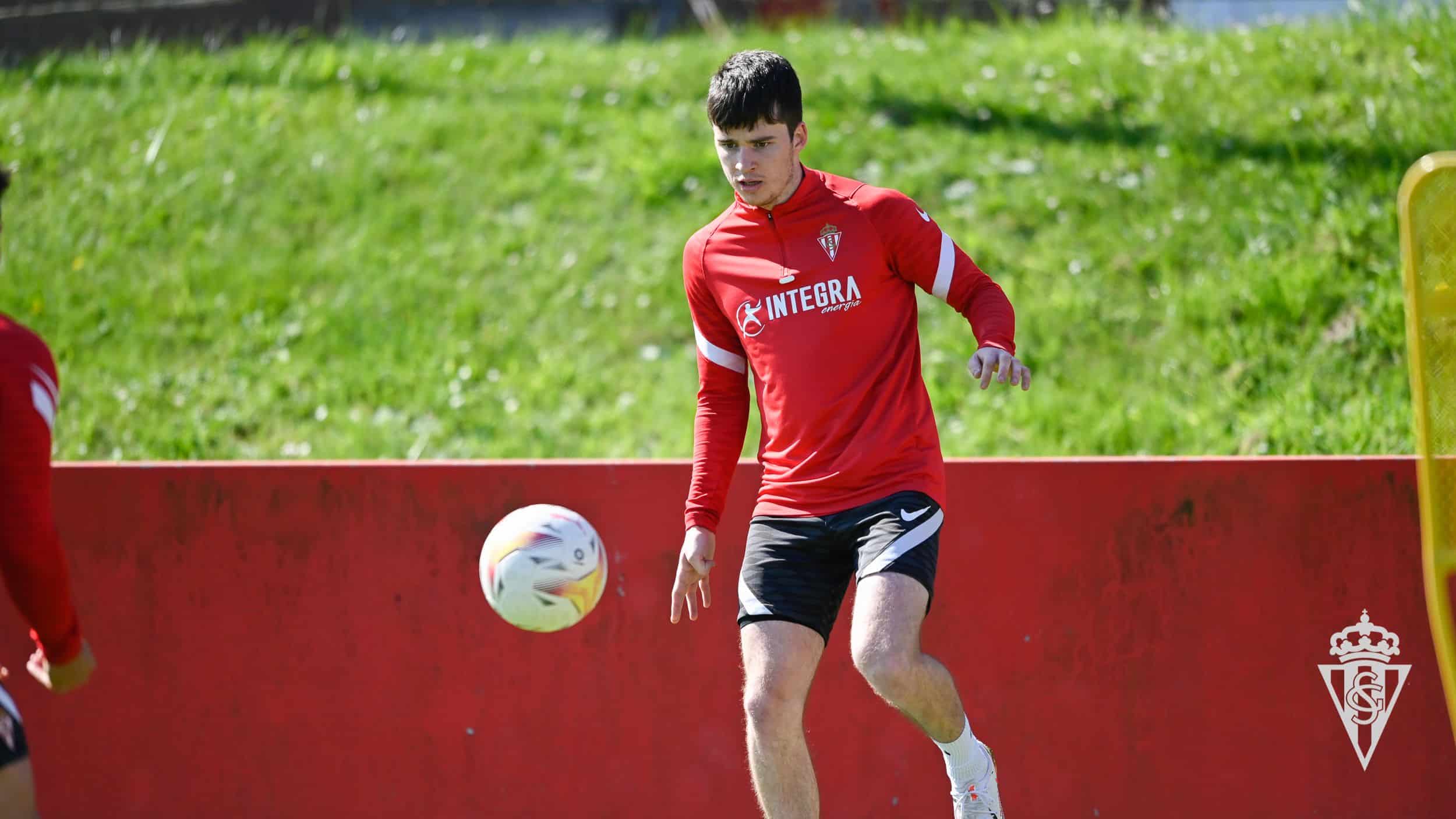 Guille Rosas durante un entrenamiento (Foto; Real Sporting)