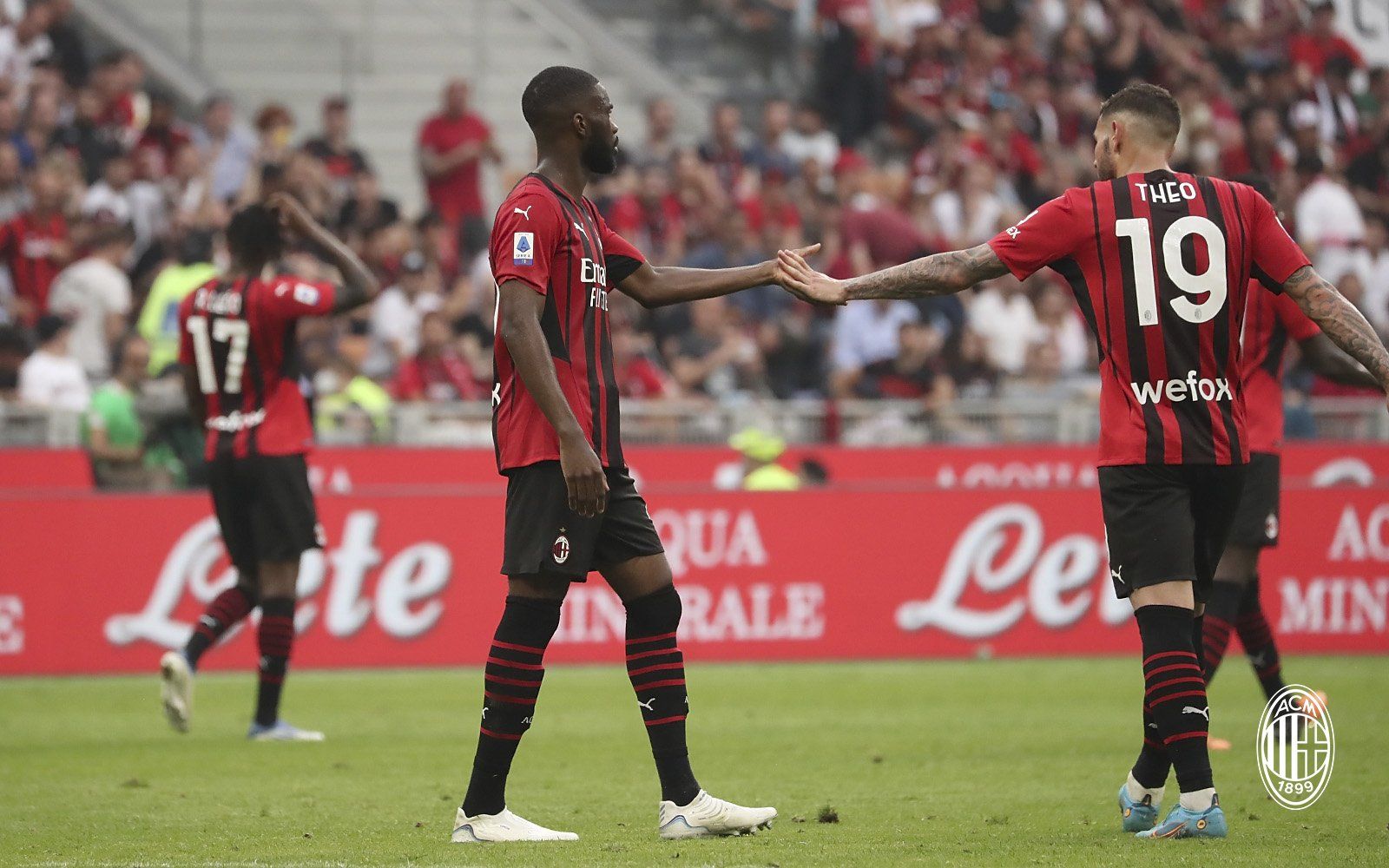 Milan 2-0 Atalanta: los norteños suman 15 encuentros invictos en el 'Calcio'. Fuente: @acmilan.