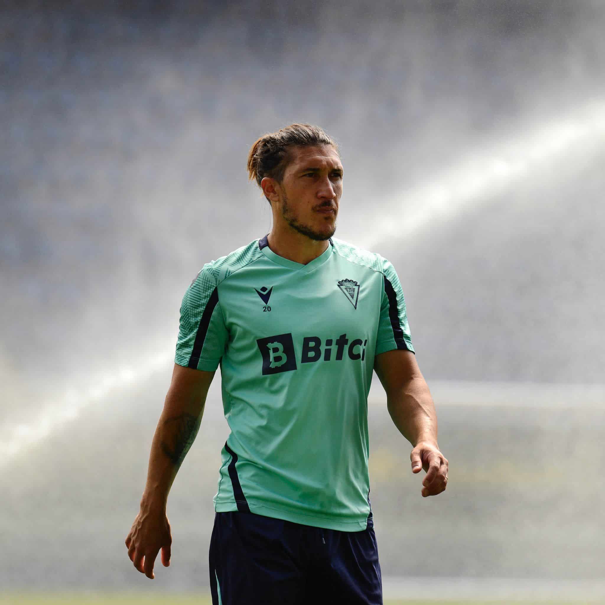 Pacha Espino durante un entrenamiento (Foto: Cádiz CF)