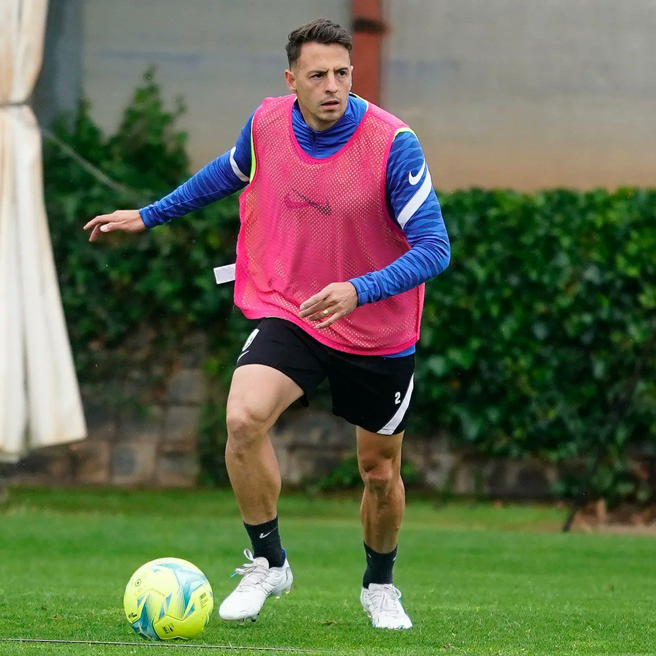 Santiago Arias durante un entrenamiento (Foto: Granada CF)