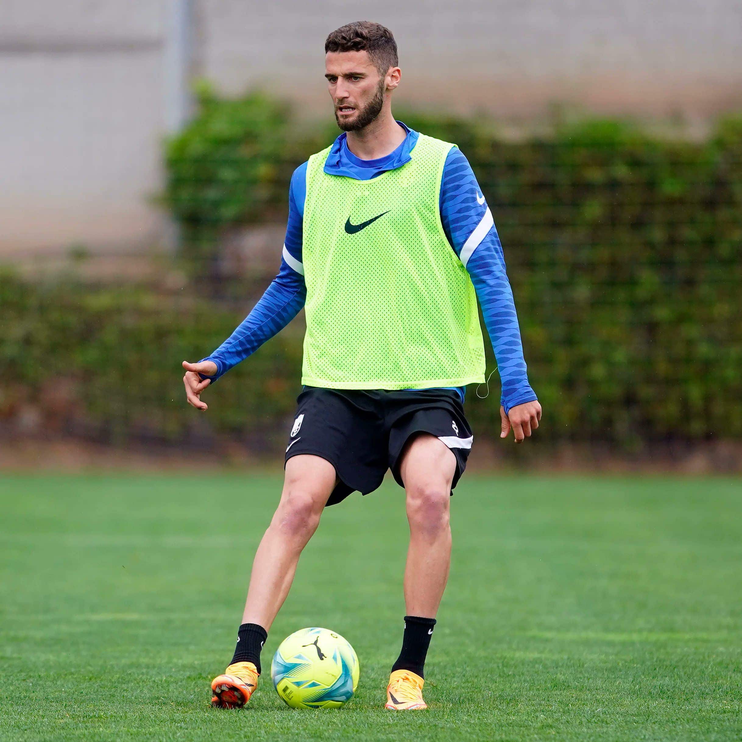 Domingos Duarte durante un entrenamiento (Foto: Granada CF)