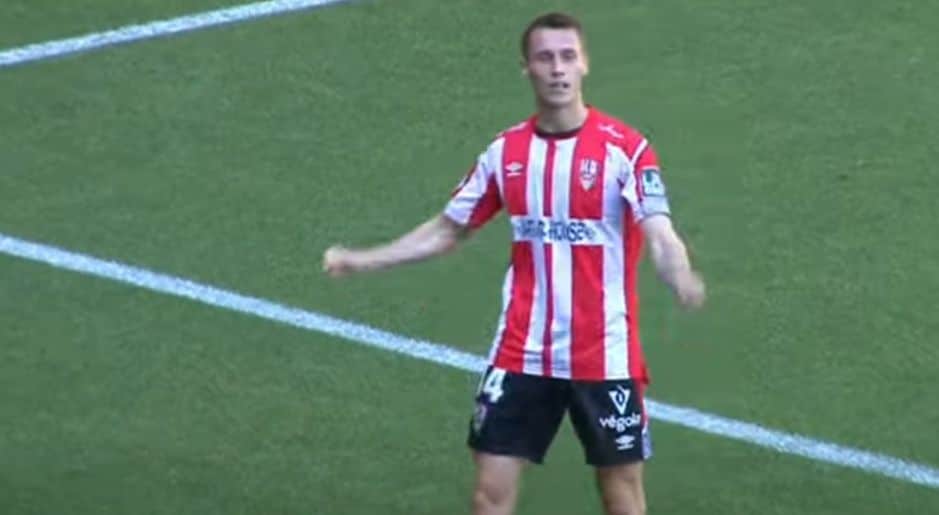 Dubasin celebrando un gol con la UD Logroñés