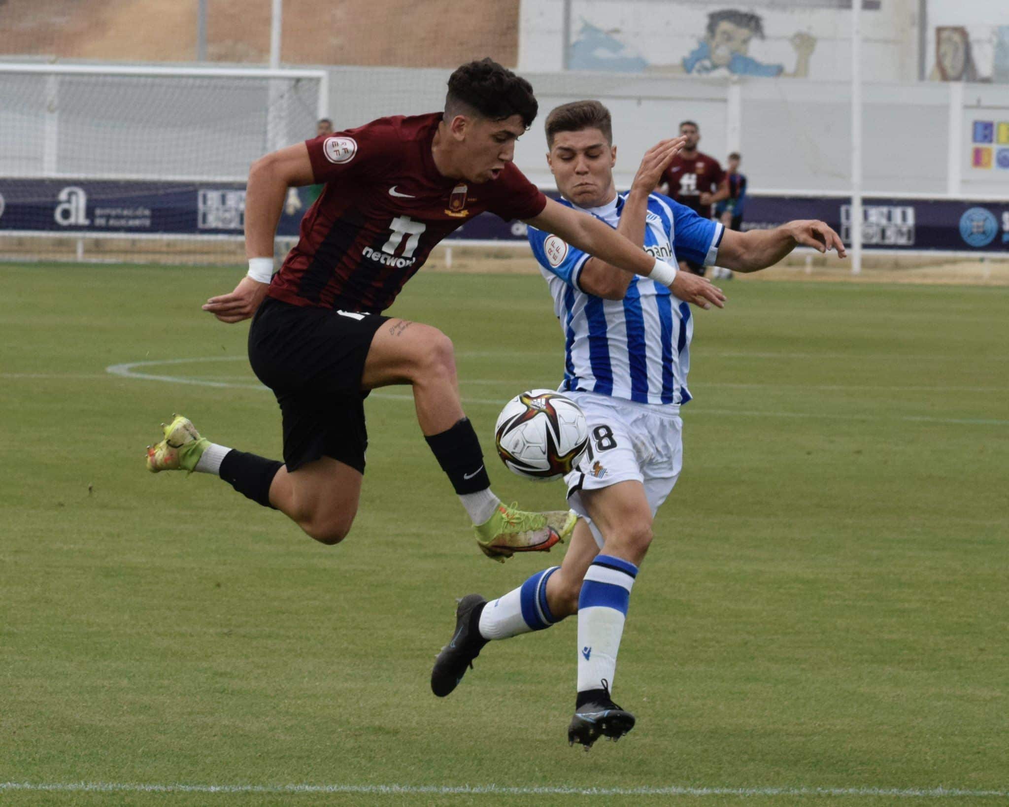 Lance del partido entre el Eldense y la Real Sociedad 'C'