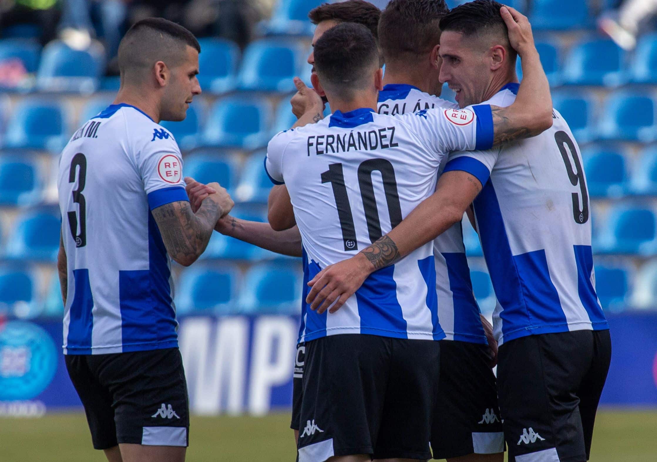 Jugadores del Hércules celebran un gol